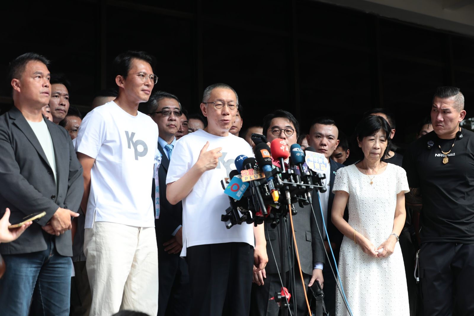 柯文哲在北院外發表談話。林煒凱攝