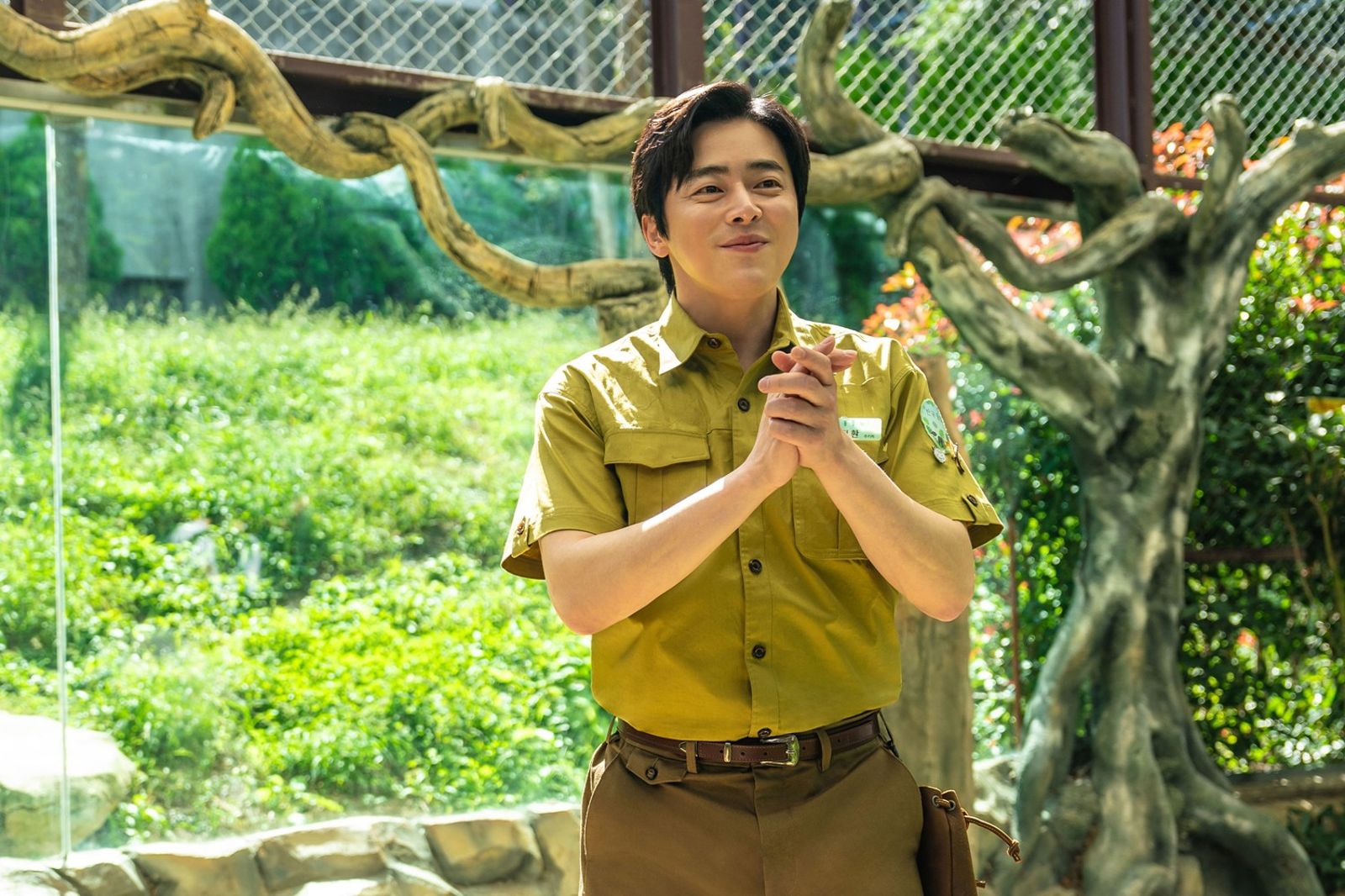 曹政奭將猛獸飼養員的經驗,拿來馴服殭屍女兒。車庫提供