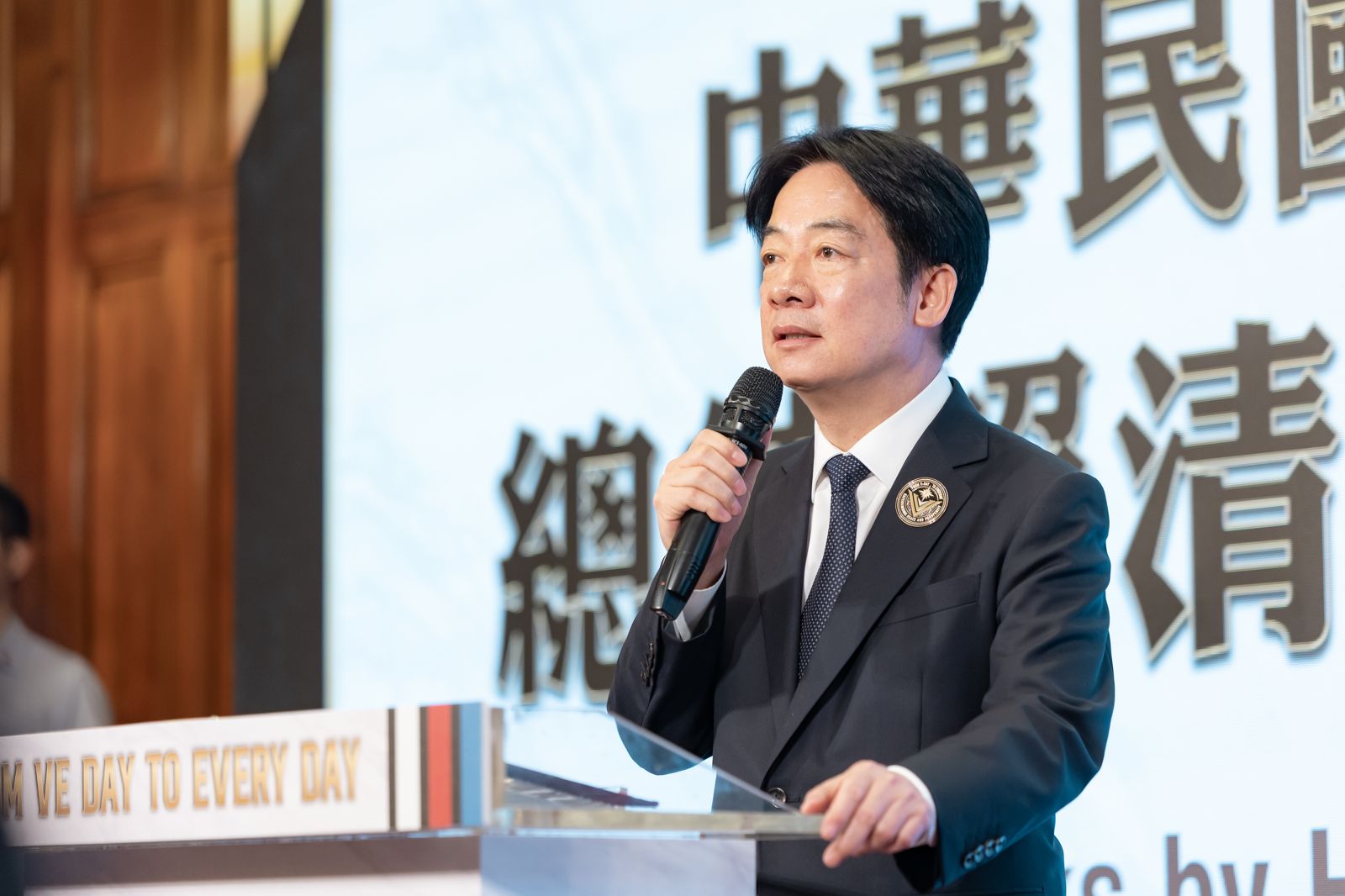 賴清德就職週年3／從32%到57.3%　各家民調「賴清德滿意度」一文掌握