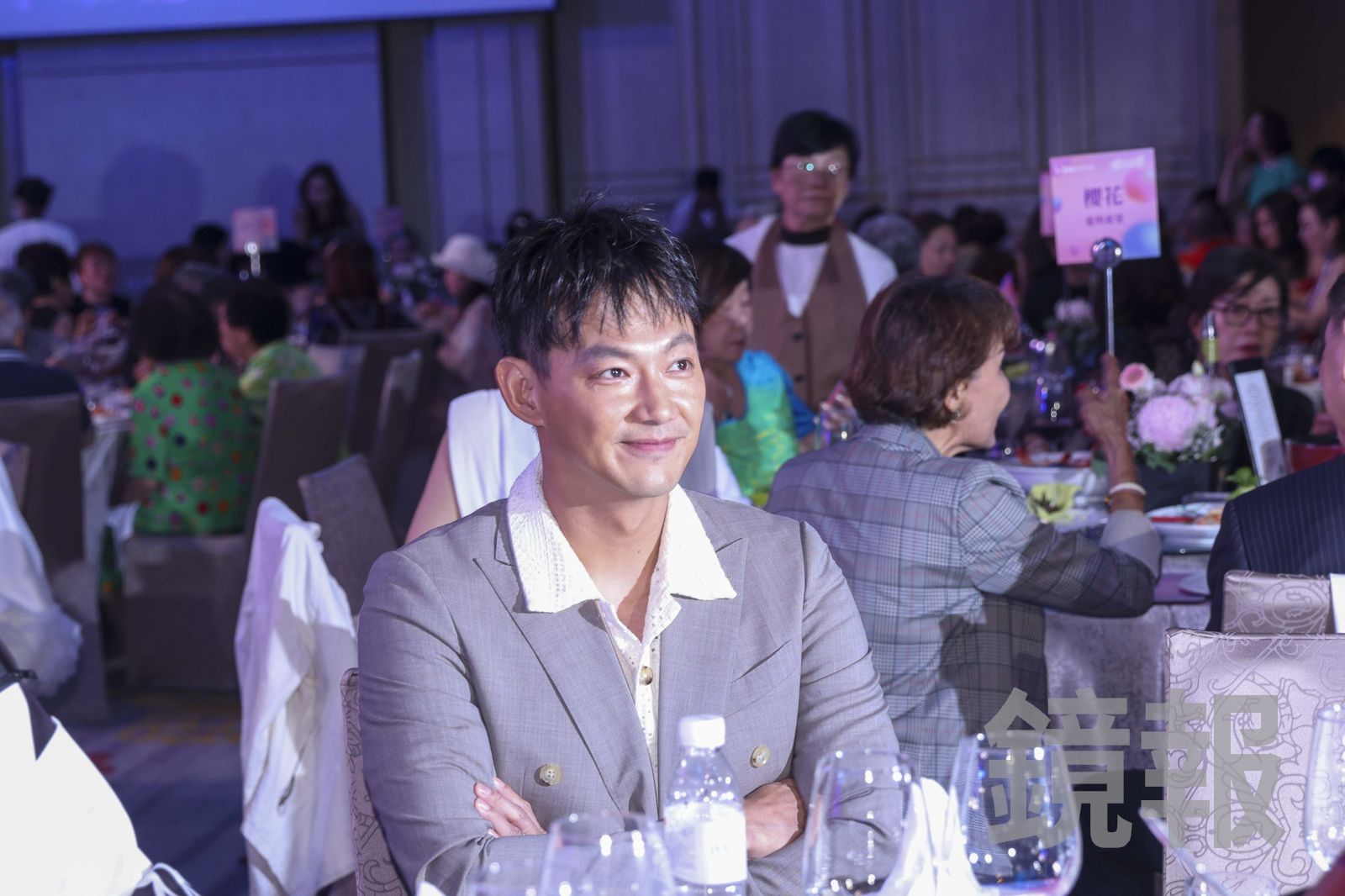 威廉閃兵4個月後首公開露面 尷尬回答:拍謝啦!