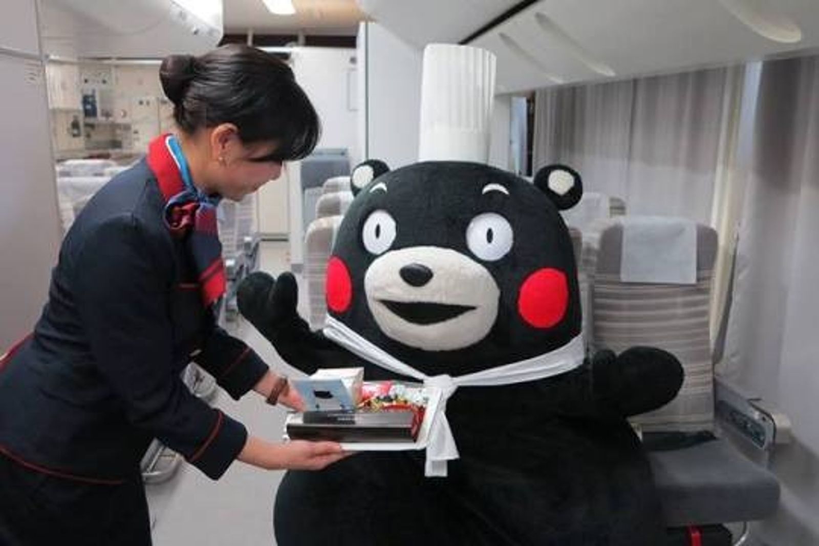 下次坐飛機　如何免費升等搭頭等艙？空服員告訴你