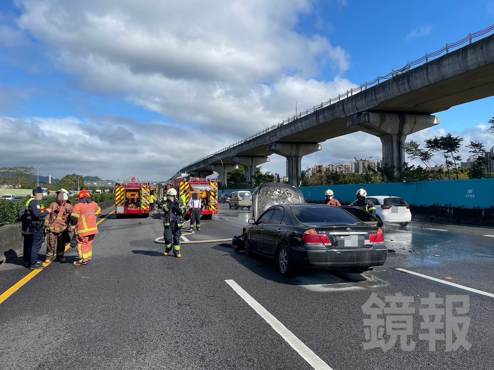 國3火燒車「車頭冒煙秒變火球」 29歲男駕駛急跳車逃命