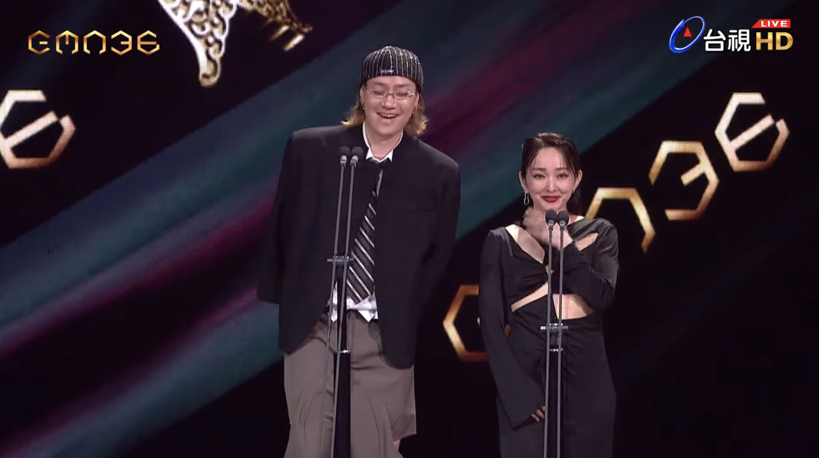 陳星翰與艾紗一起頒獎。翻攝GMA 金曲獎頒獎典禮暨國際音樂節 Golden Melody Awards & Festival