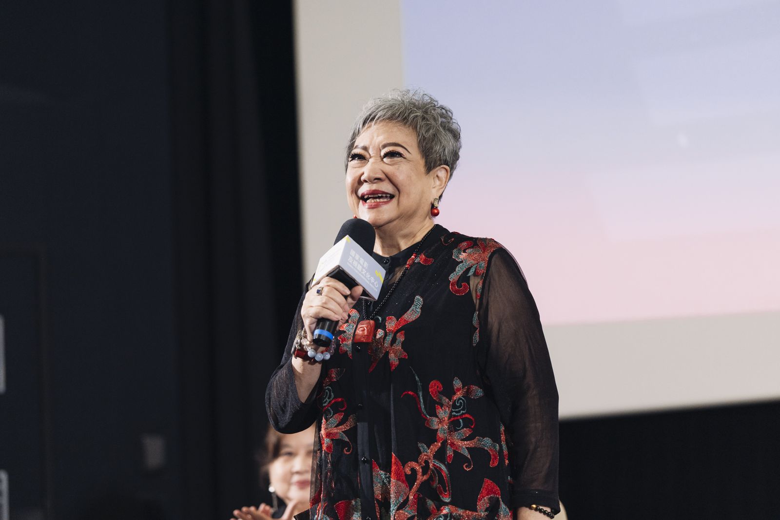 22歲辣照瘋傳!77歲鳥來嬤曝當年被逼脫衣拍戲內幕 周遊巴頭要她找另一半:都是渣男我不要