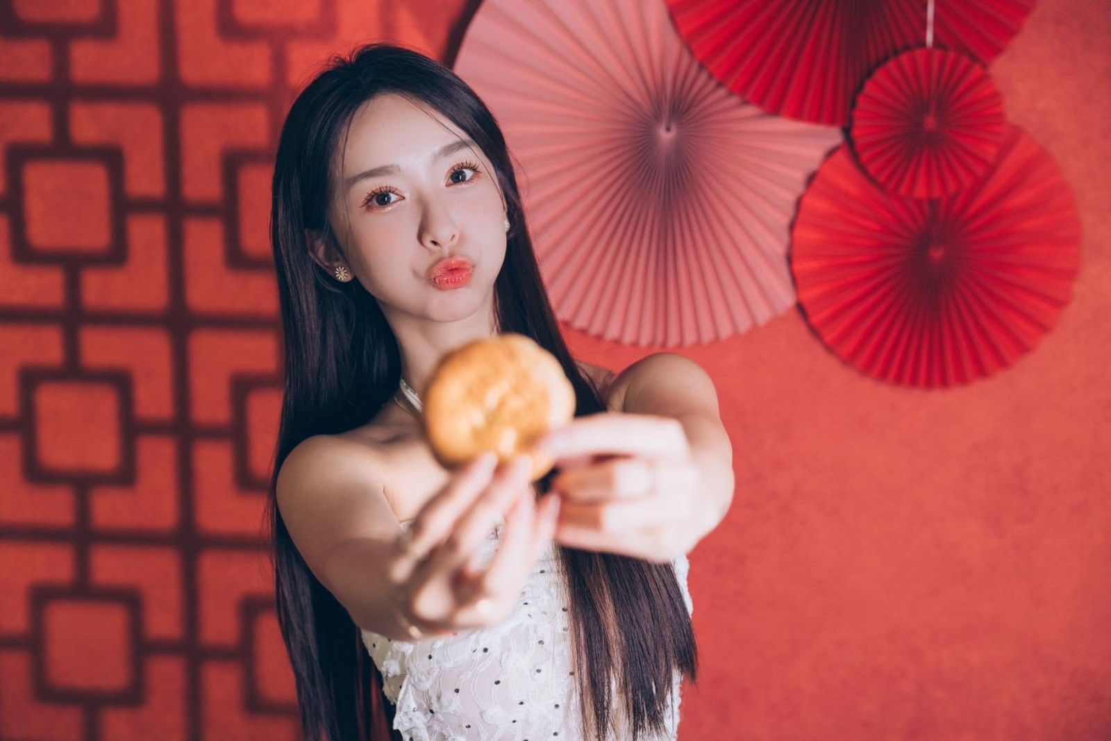 禾羽自爆「蛋黃酥控」！一天狂嗑6顆　中秋節胖3公斤