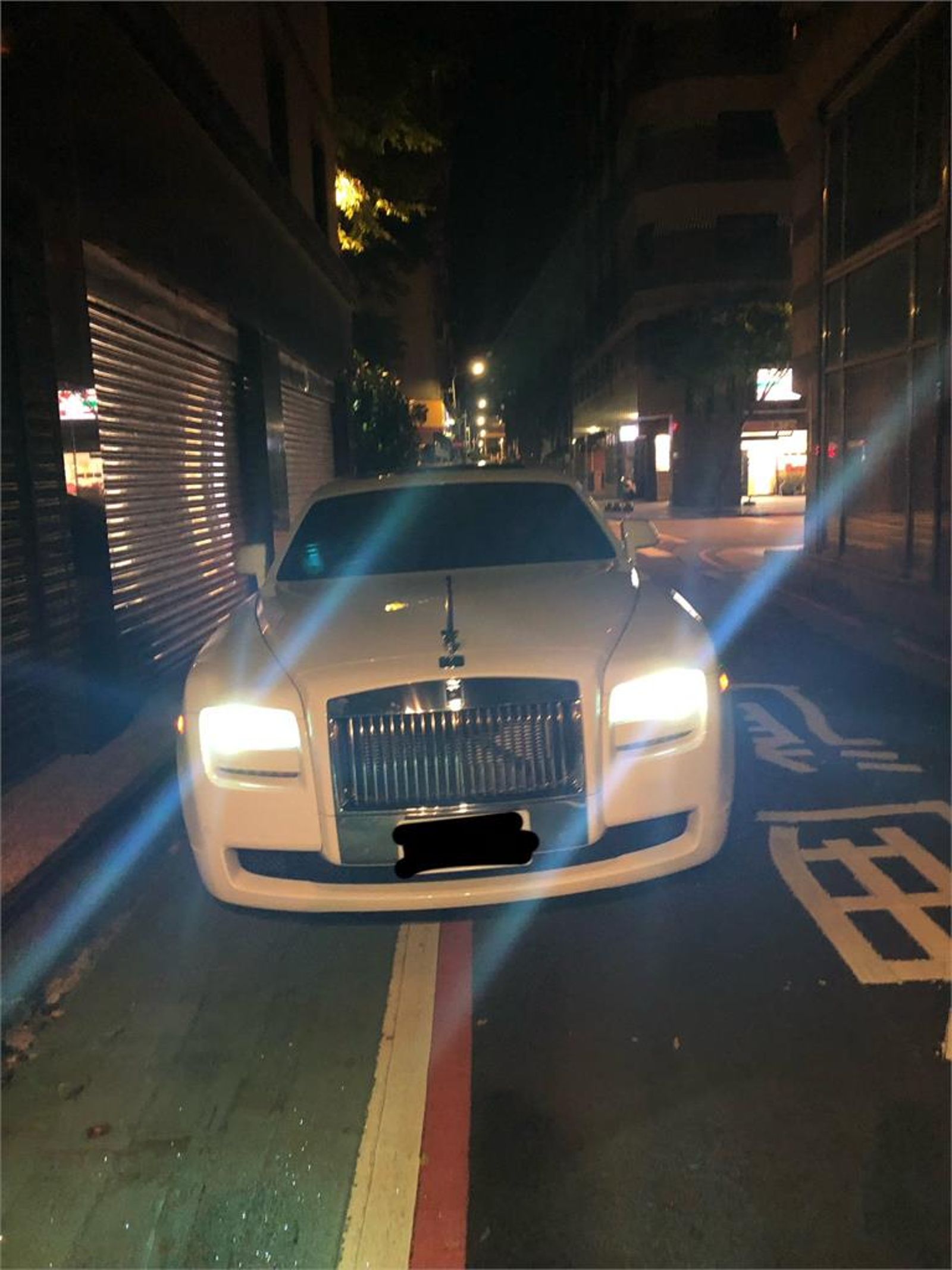 陳匡怡曬出各種炫富照片，引發討論。翻攝陳匡怡臉書