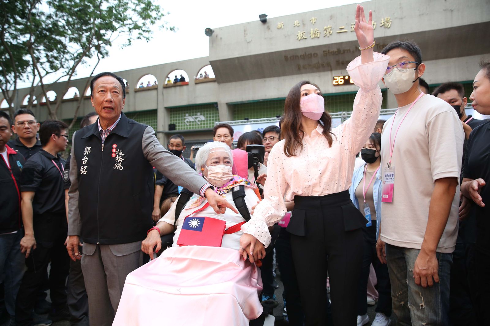 母親辭世仍支持妻子！郭台銘要曾馨瑩本週六照常辦「永齡銘馨盃」