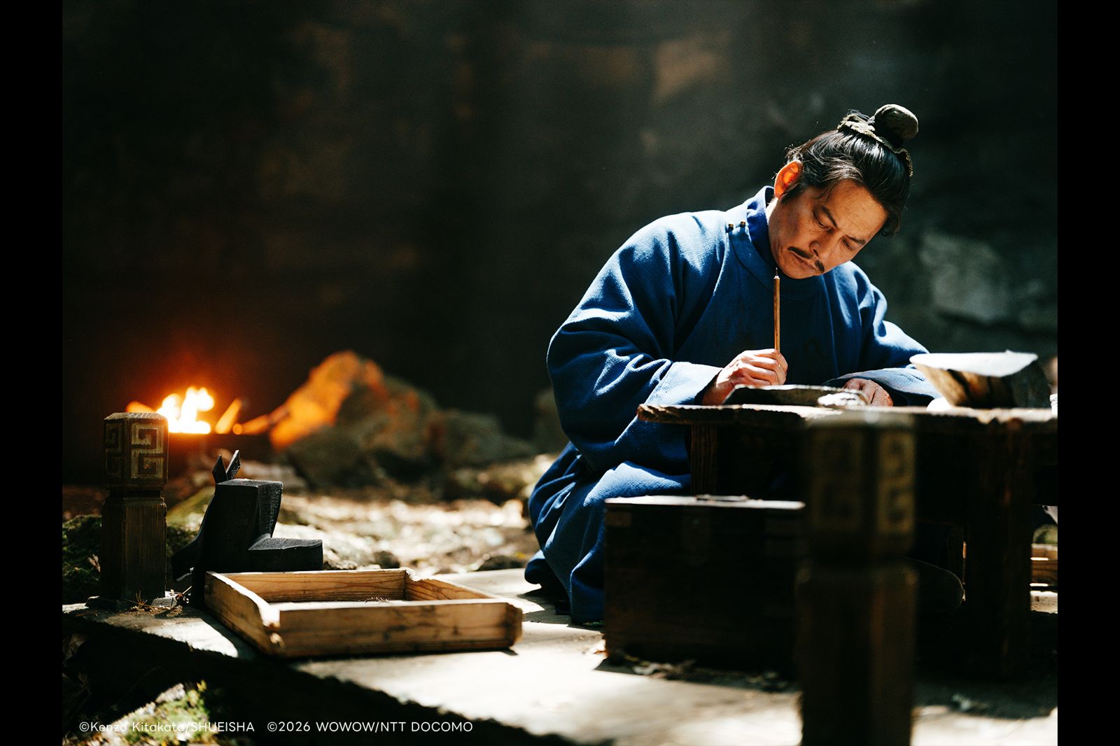 織田裕二在劇中揮毫寫下「替天行道」四個大字。Hami Video提供