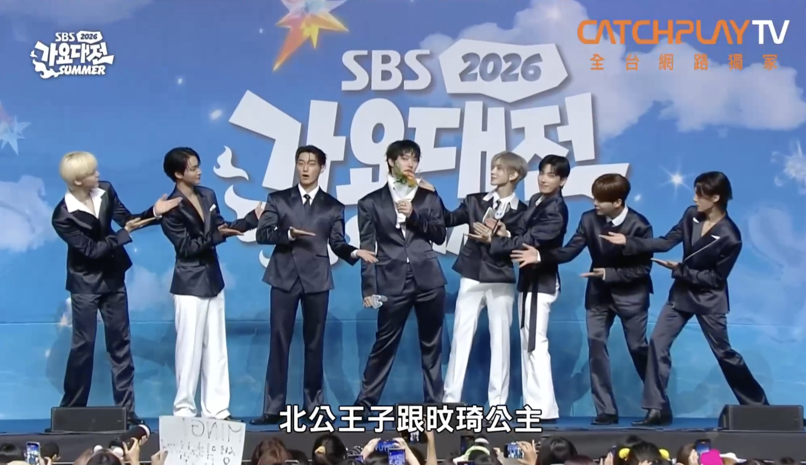 SBS歌謠大戰/ATEEZ旼琦成「藍毯唯一收到花」的藝人 Stray Kids劇透「整首歌名講出來」嚇到主持人