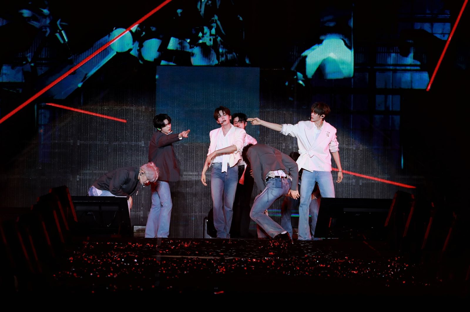 直擊／ZEROBASEONE熱唱〈Doctor! Doctor!〉　缺2人暖喊：空位由大家填滿