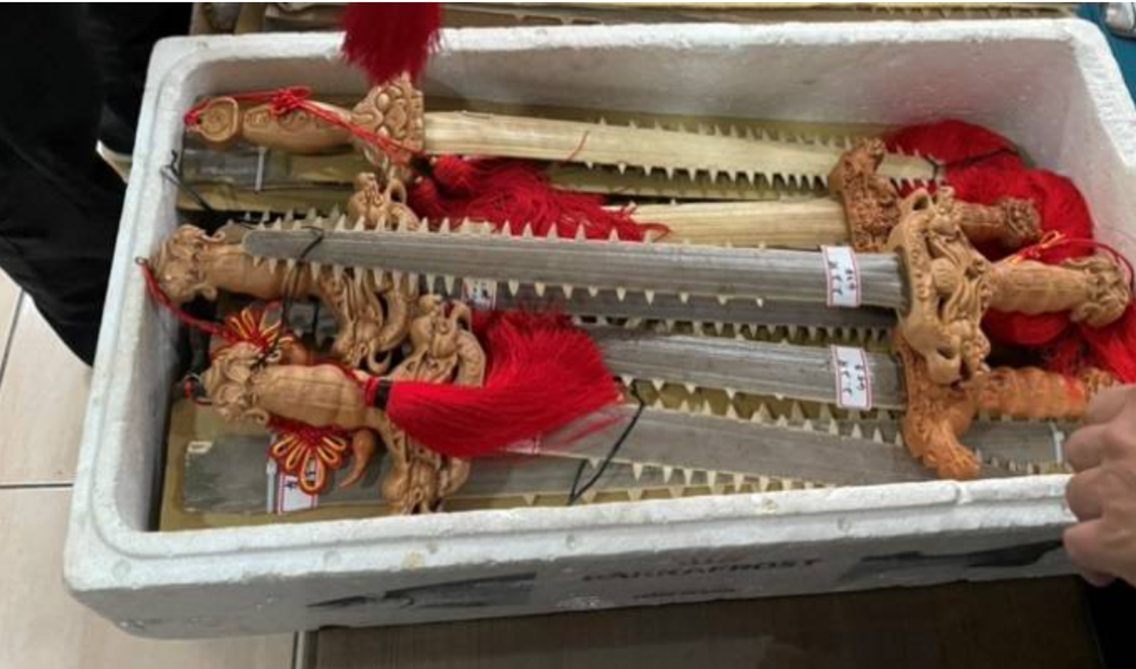 太狂！慣竊橫跨4縣市的6宮廟偷8把鯊魚劍　4縣市法官累計判處22個月