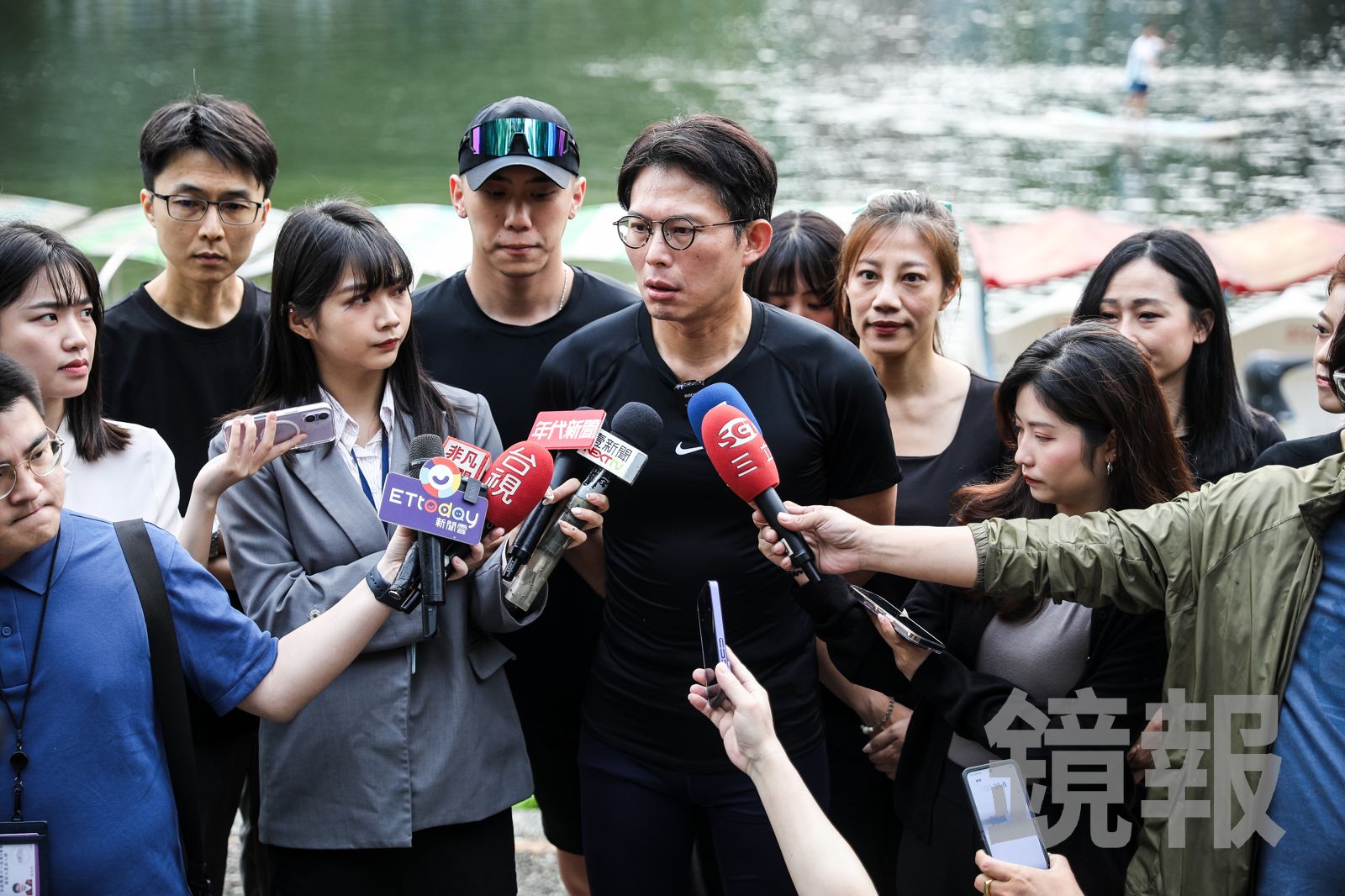 柯文哲逛夜市被噴辣椒水　黃國昌籲：把台灣搞得四分五裂並非好事