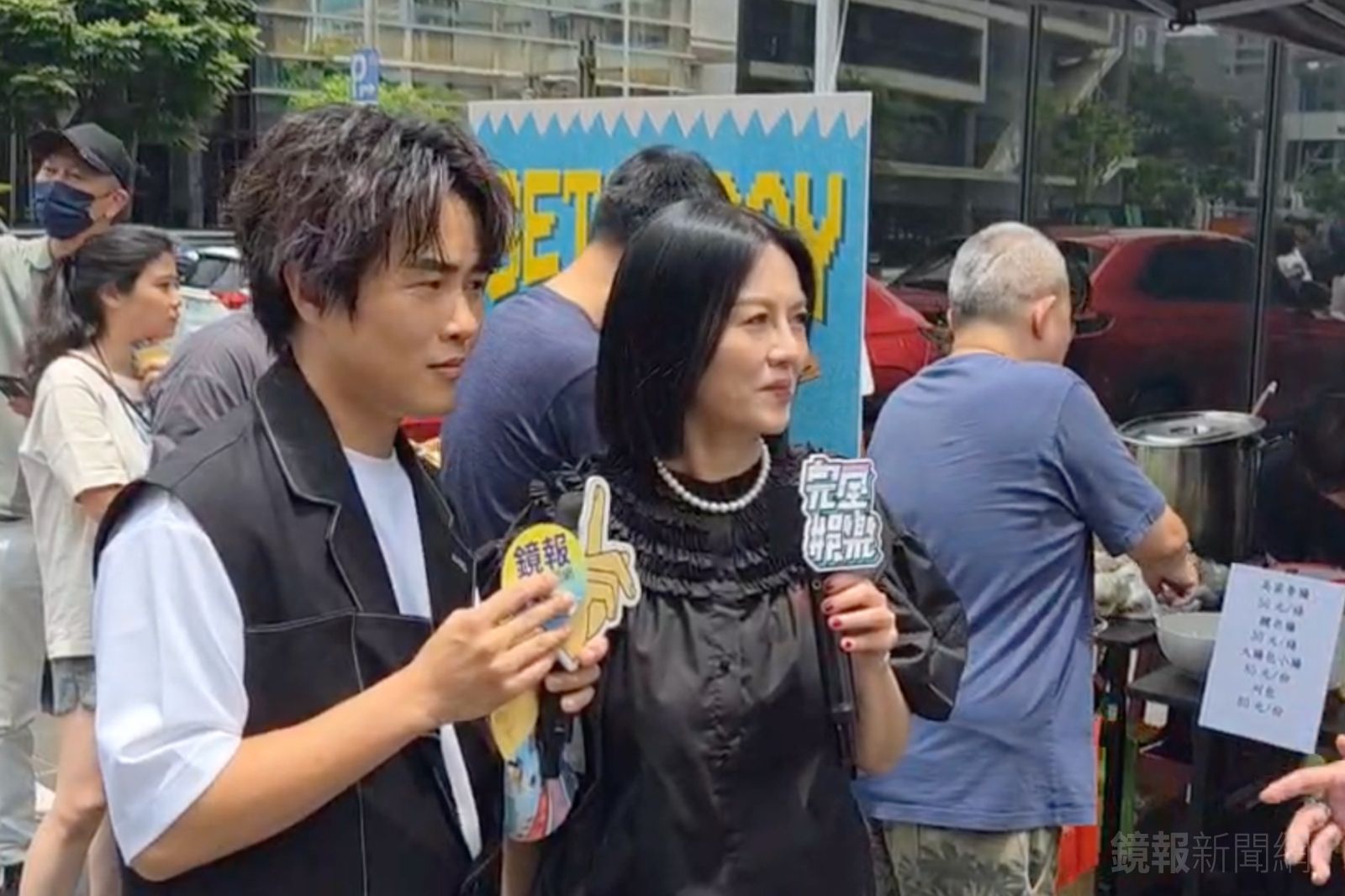 陳孟賢（左）、苗可麗接受訪問。李鍾泉攝