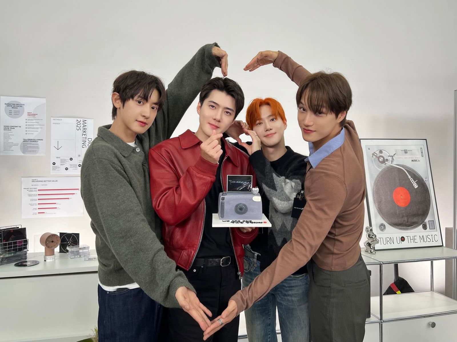 SUHO喜迎世勳退伍　預告：請期待EXO活動