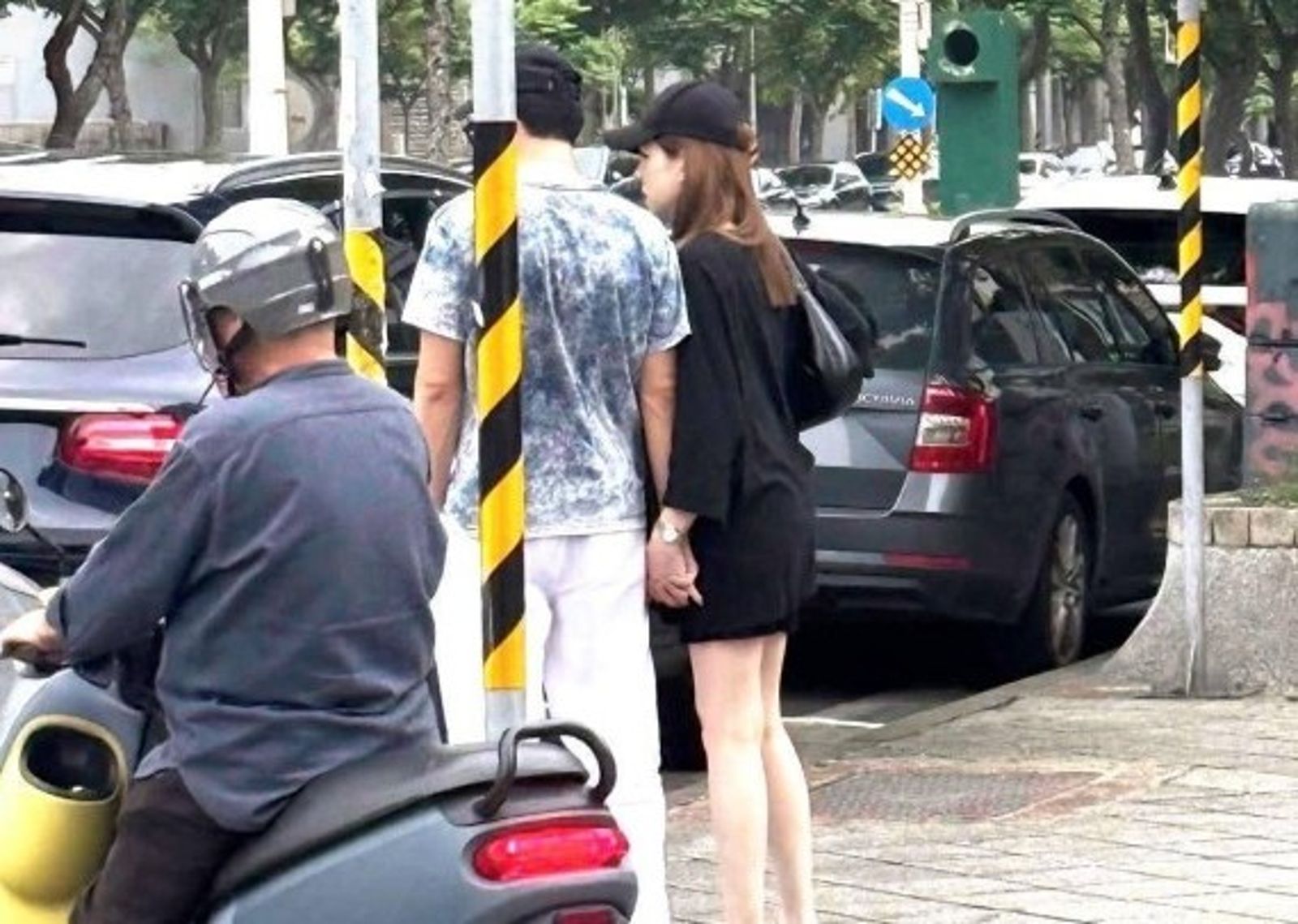 許瑋甯懷孕/邱澤、許瑋甯逛街照曝光 十指緊扣看不出孕肚