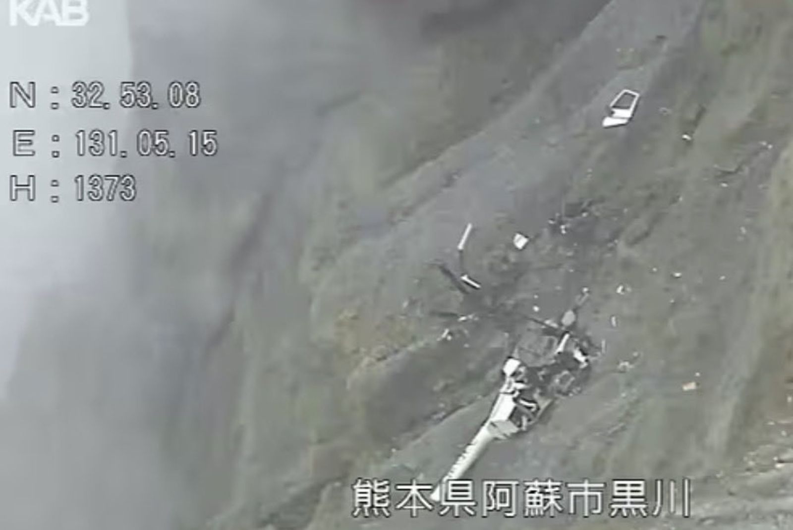 阿蘇火山「直升機墜機」2台人失聯 消防揭搜救難點:沒人下去過火山口裡