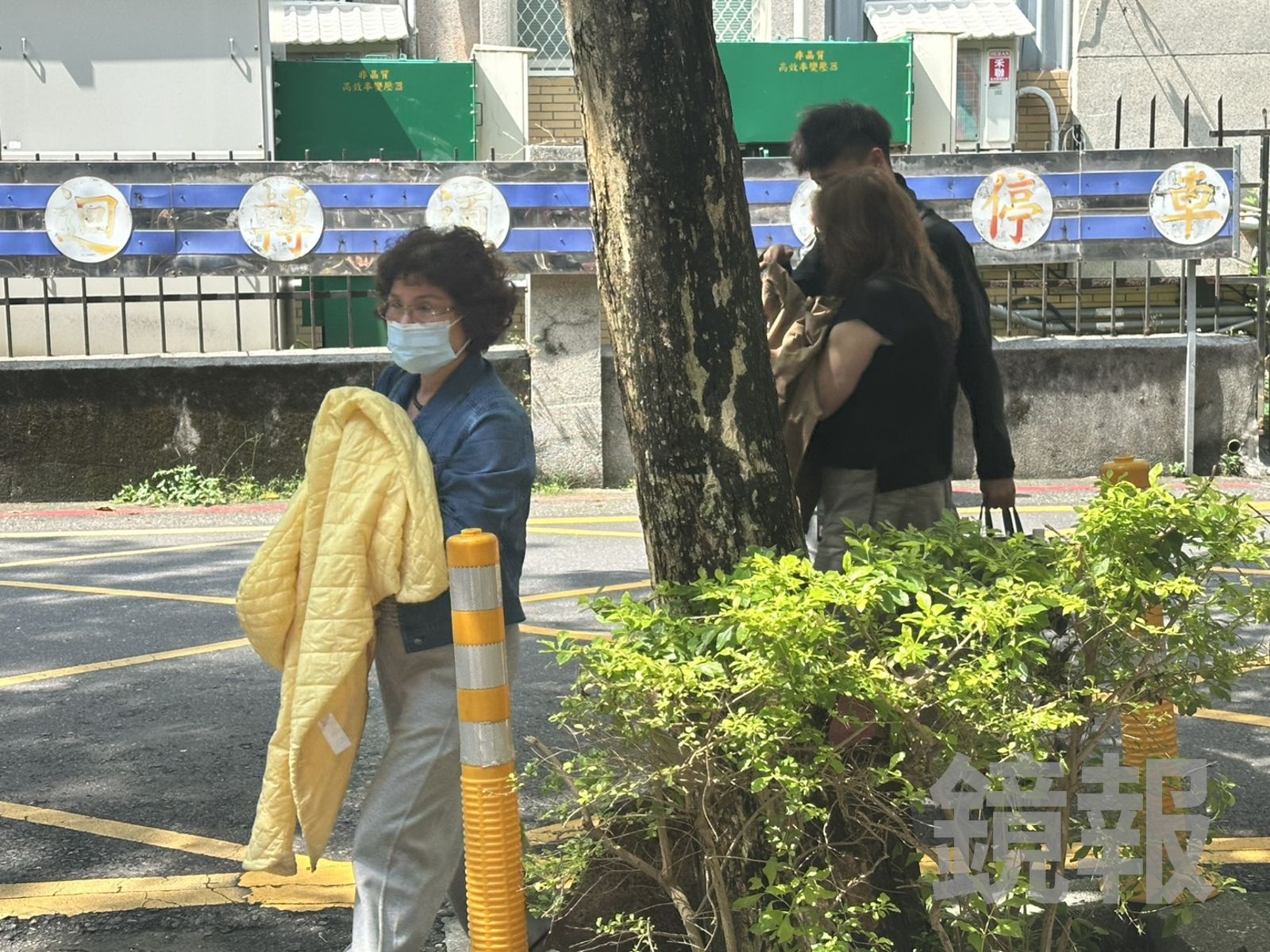 檢警拘提順發成功公司員工等人。馮茵攝