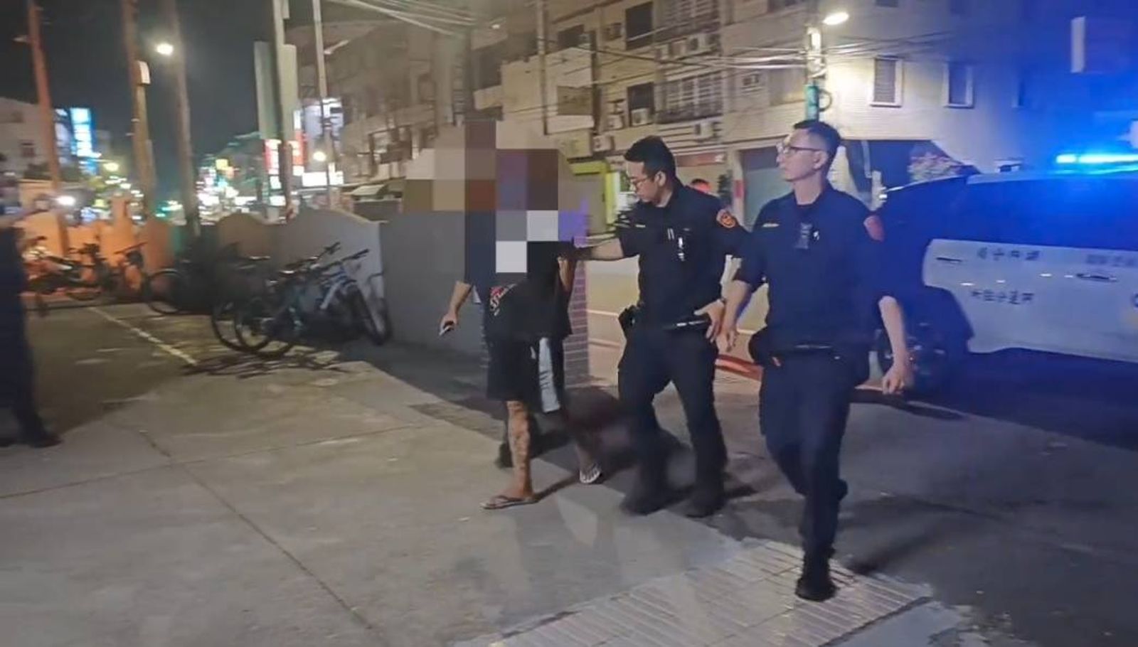 抓到了!高雄男持雙鐮刀砍傷路人後逃亡 晚間落網