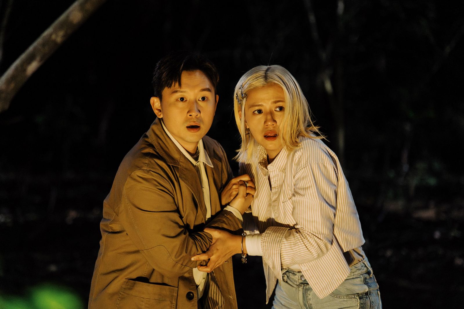 凌文龍、楊偲泳在《UFO離奇命案》中飾演情侶。圖/華映娛樂