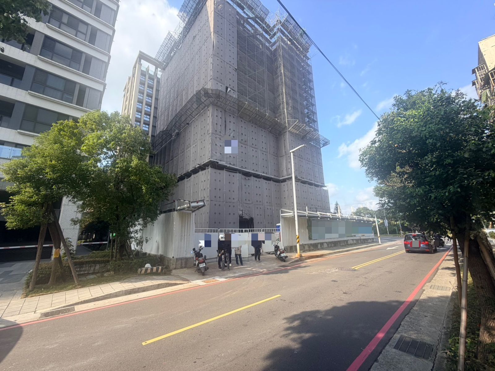 三重傳工安意外　工人10樓墜地頭部重創命危
