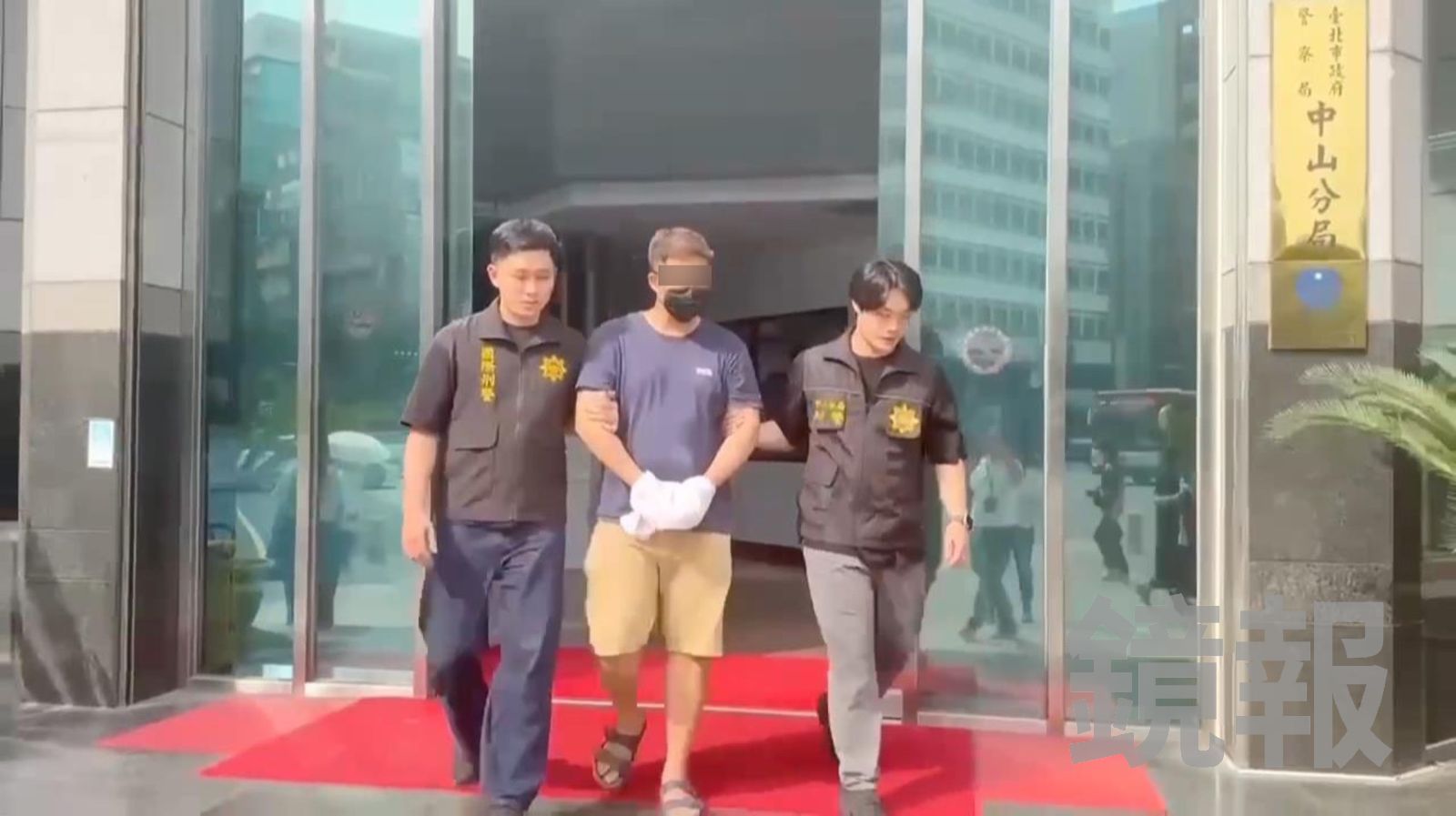 王姓主嫌將毒品寄到娃娃機店再透過監視器監控,最後指派不知情外送員收穫轉移。翻攝畫面