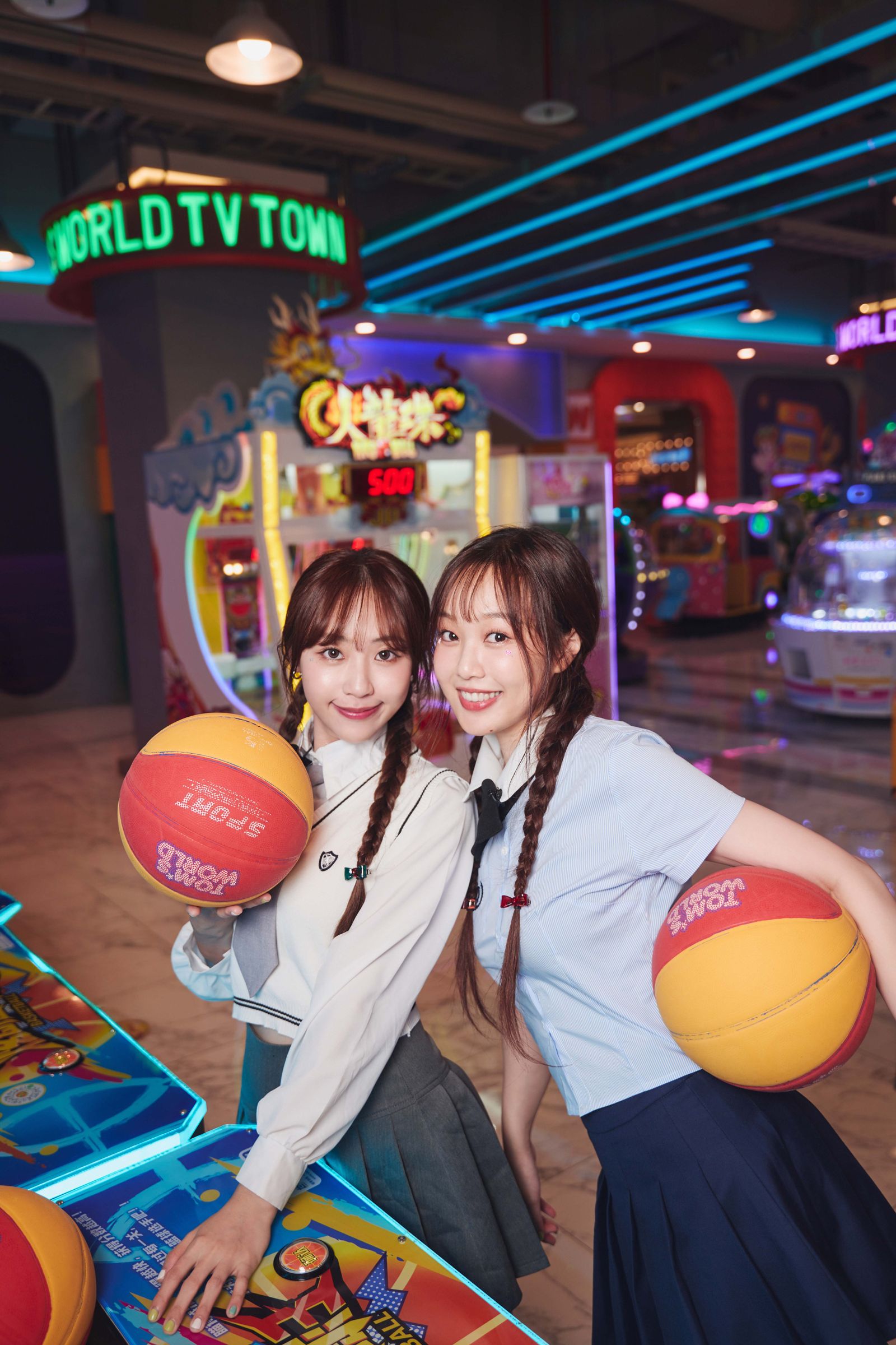 安吉與好友聖恩在遊樂場進行比賽。索尼音樂提供