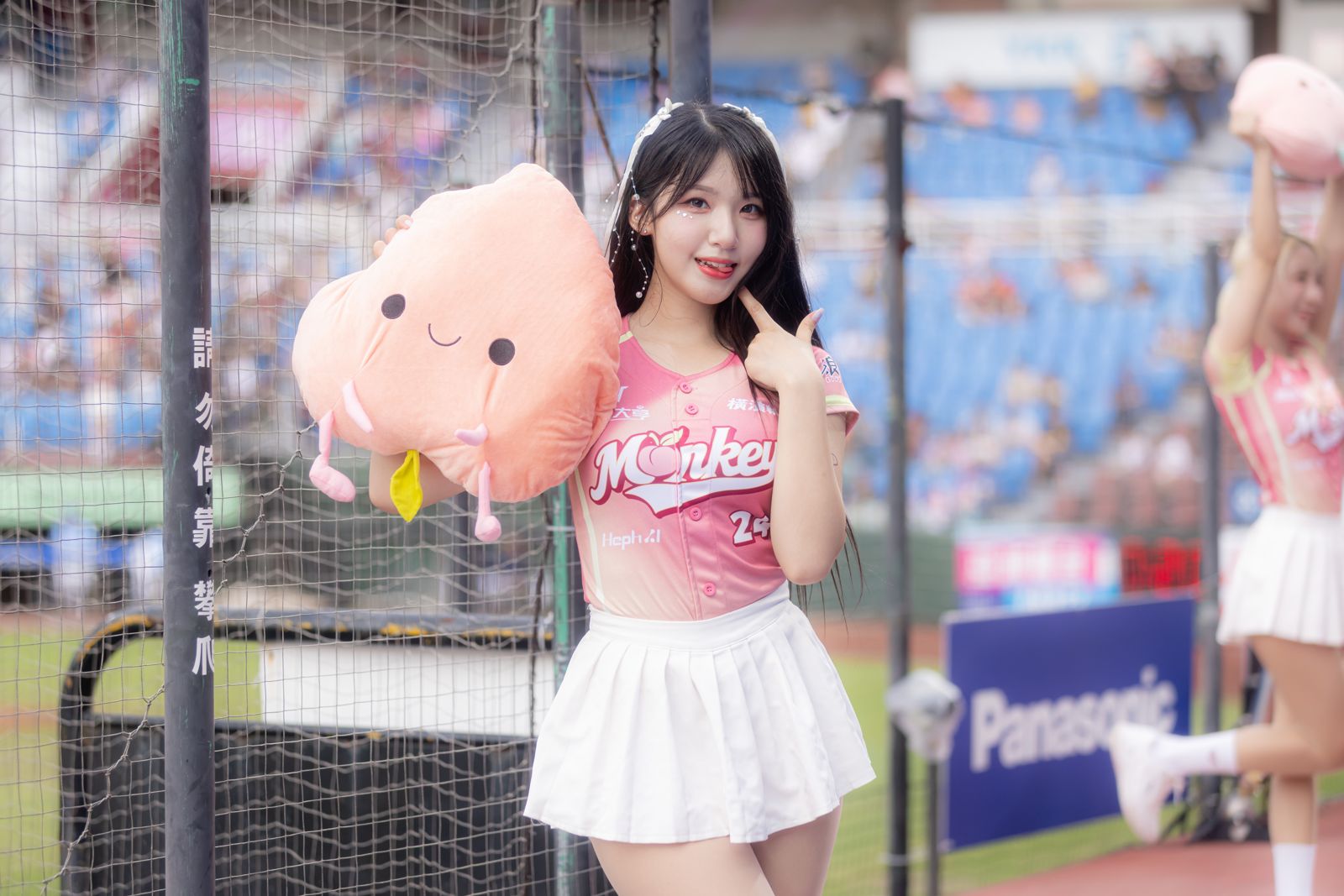 不怕颱風天上場！「樂天三本柱」廉世彬熱舞　嗨喊：比賽好涼爽