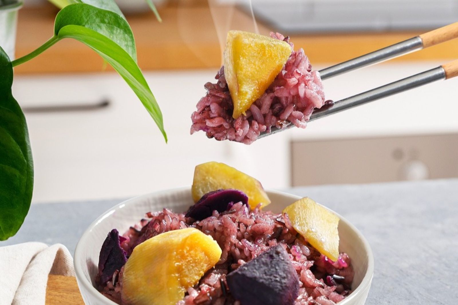 米大師X瓜瓜園聯手推紫米地瓜飯!常溫保存、微波80秒香Q開吃