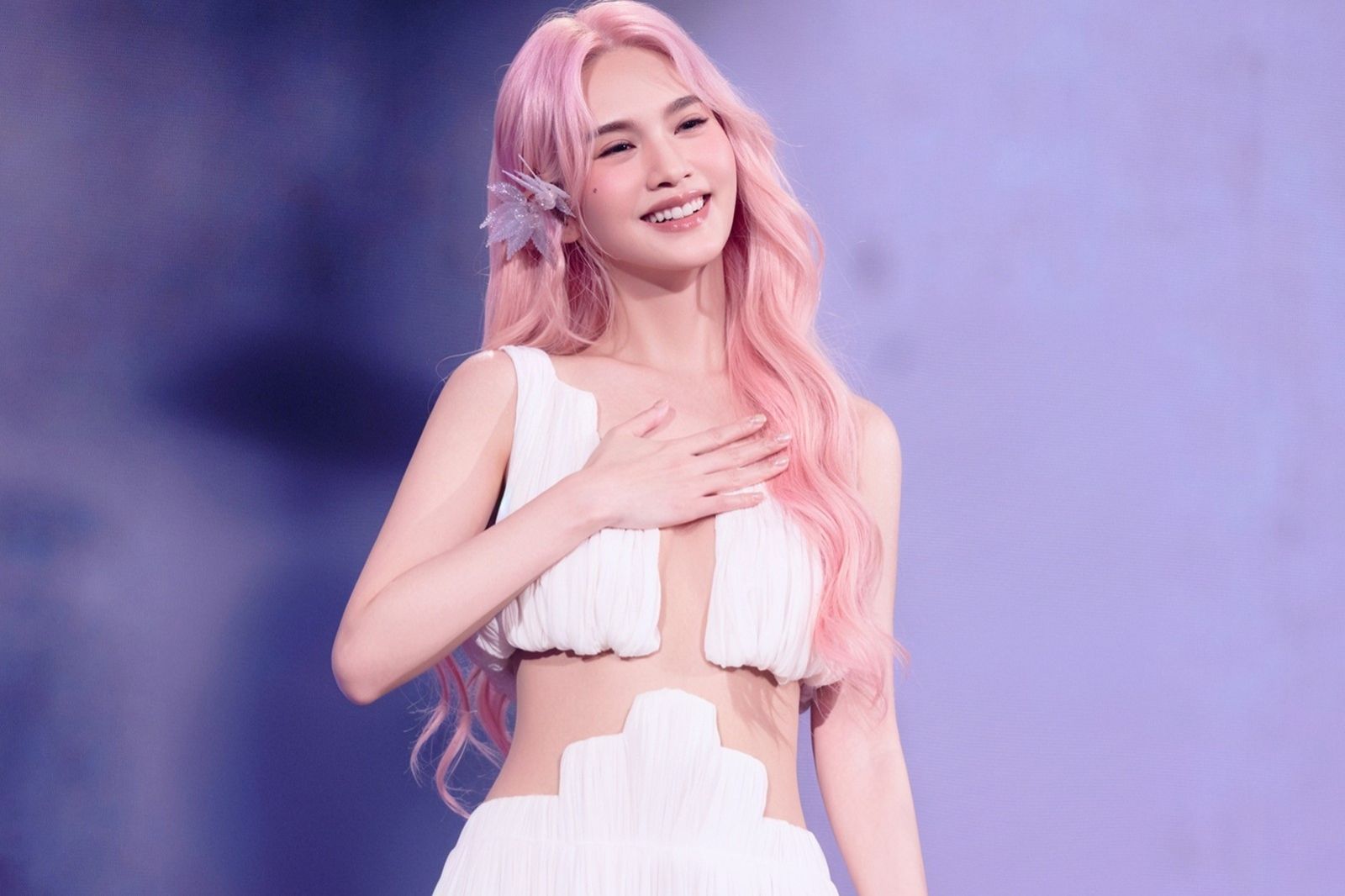 夫唱婦隨！楊丞琳隨李榮浩後南昌開唱跨年　術後復健「瘦4公斤」胸前只剩兩塊布