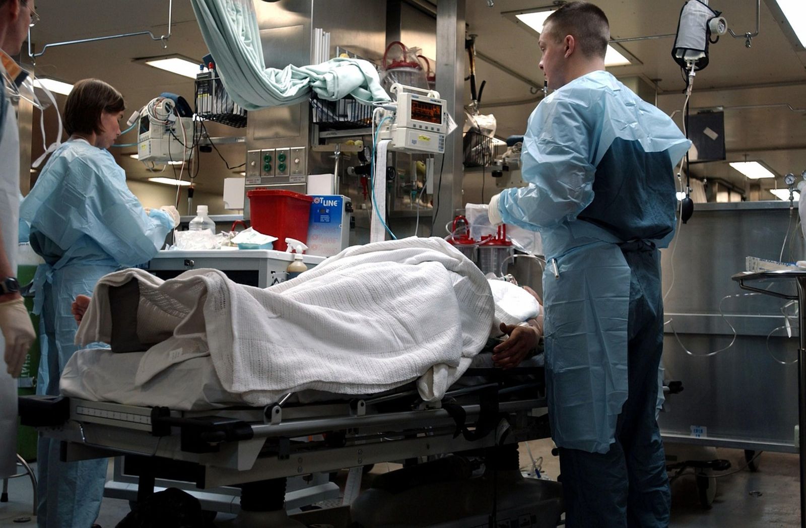 和男友吵架!19歲妹子負氣吞一小口「這東西」 笑著進醫院…不到1天死掉了