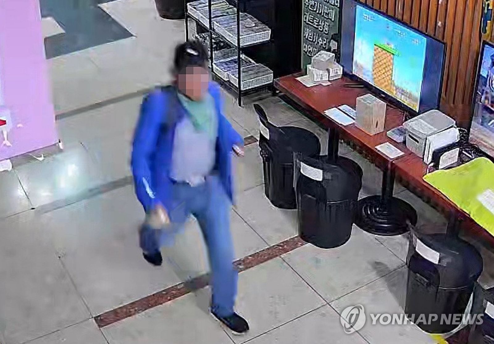 韓男曾謀殺前妻未遂,出獄後必須繼續戴電子腳鐐,但仍在10/13犯下驚悚的無差別砍人案。仁川警方公布