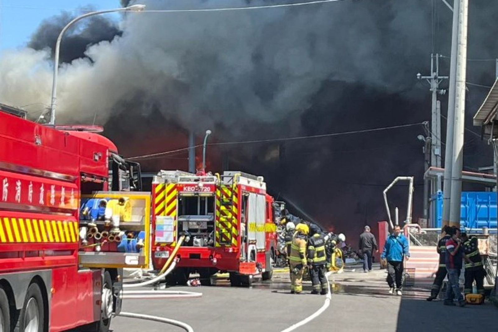 南投回收場廢床墊陷火海濃煙南飄　縣府發布空汙警報