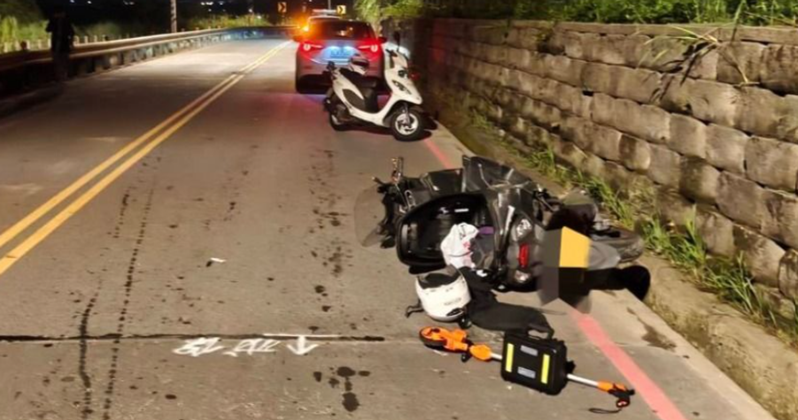 重機男越級駕駛釀禍！鶯歌騎士自撞護欄斷掌亡