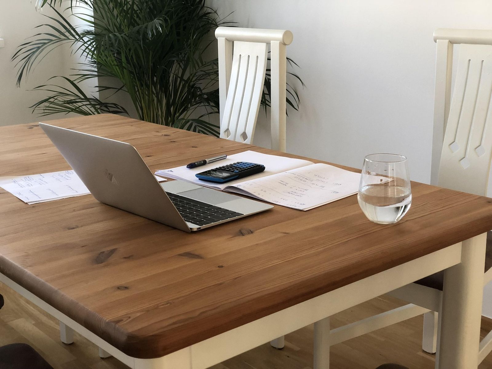 小店行政薪水開「月薪5.5萬」每日供餐！全場一看傻眼：老闆賺爛