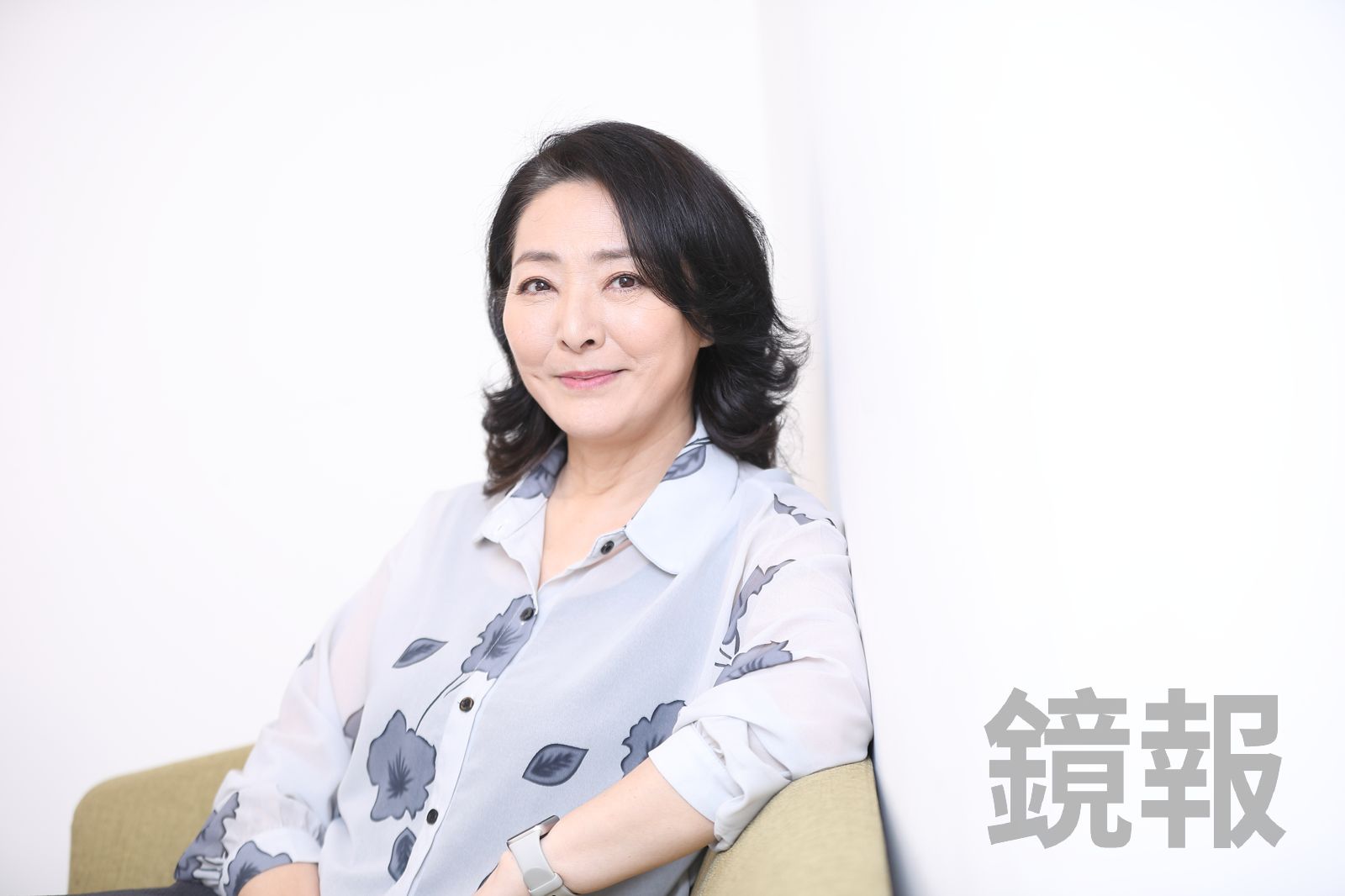 獨家/18歲爆紅卻沒自信 58歲「女團偶像始祖」成委屈正宮!遭虧「長不一樣」高EQ笑喊:是鬼吧