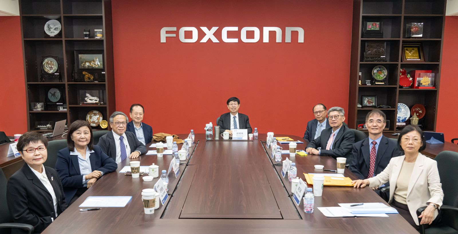 鴻海董事會　新任董事蔣尚義、張慶瑞成焦點