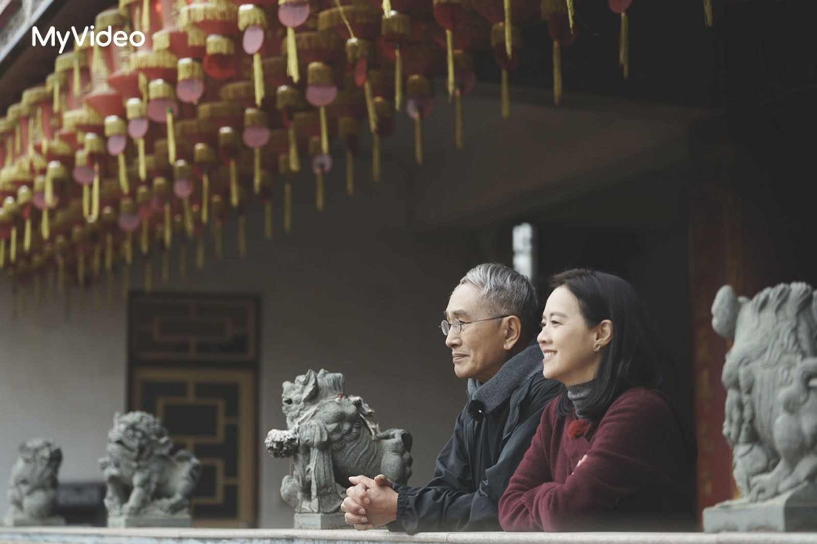 《我們回家吧3》曾寶儀（右）與林懷民（左）一覽百年歷史的奉天宮。台灣大哥大MyVideo、三立提供