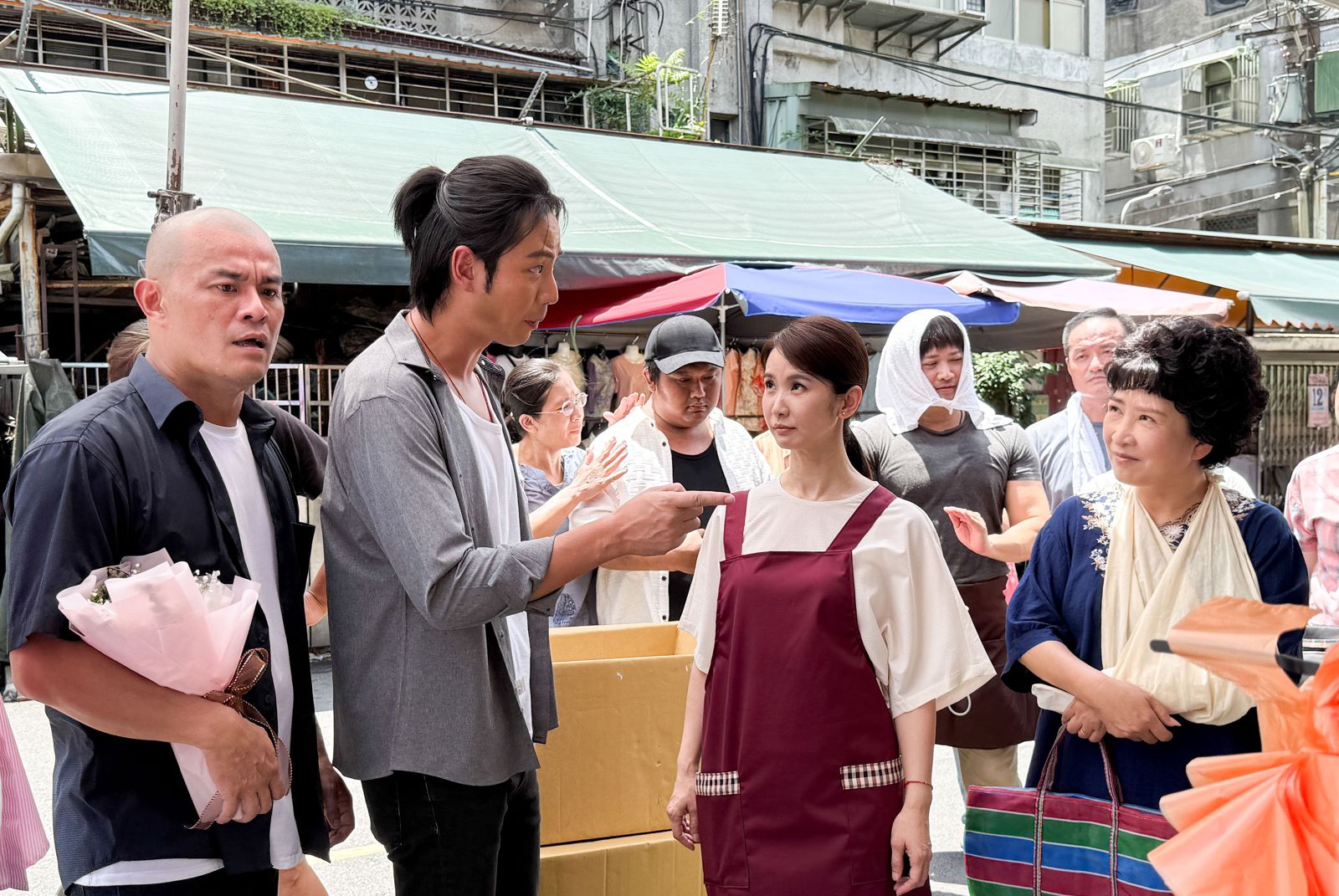 陳小菁惡女變阿桑超自在　李睿紳頂38度高溫賣菜：青菜都快熱熟了