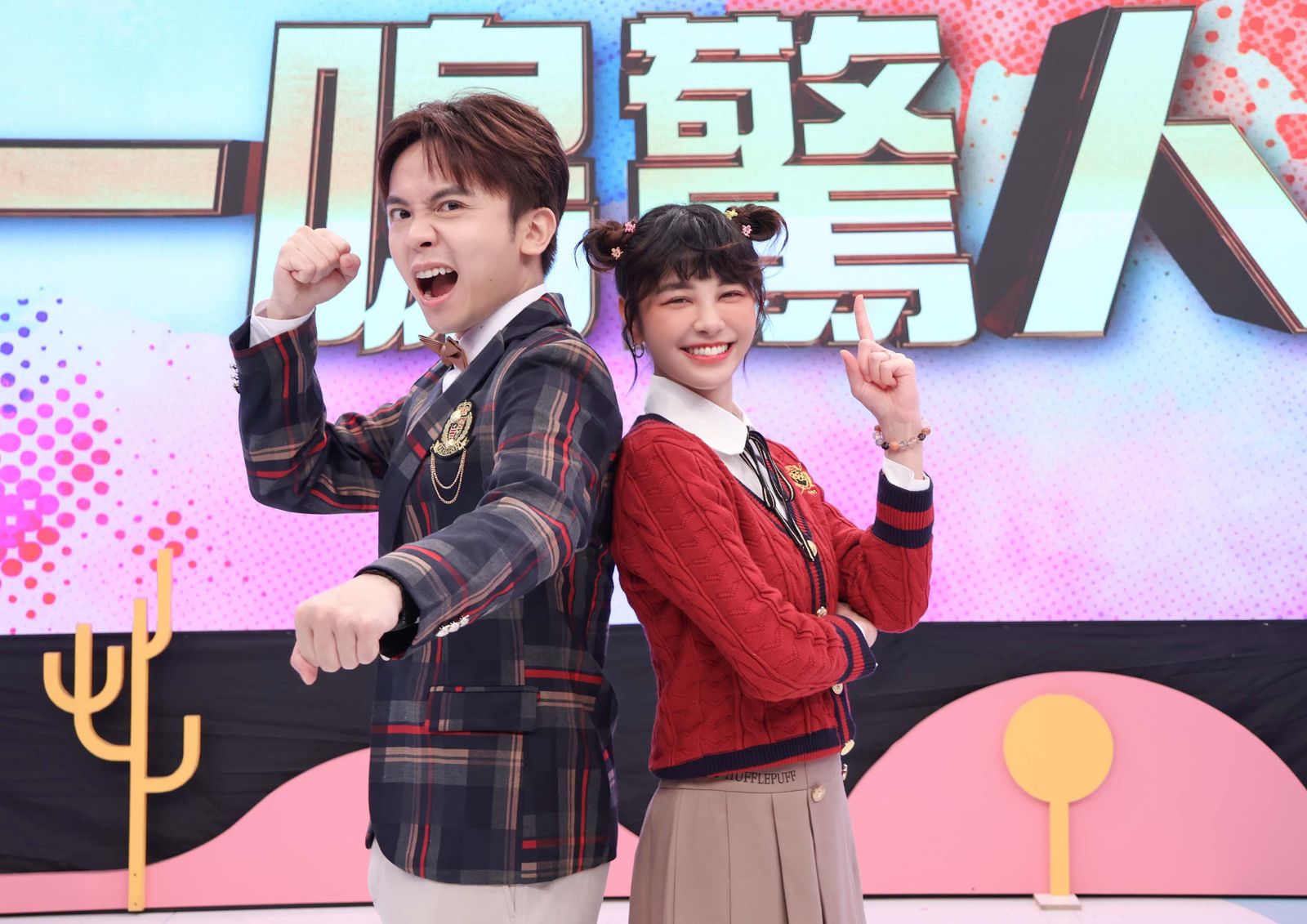 《一鳴驚人》 黃豪平（左）、宇珊（左）擔任主持人。中天提供