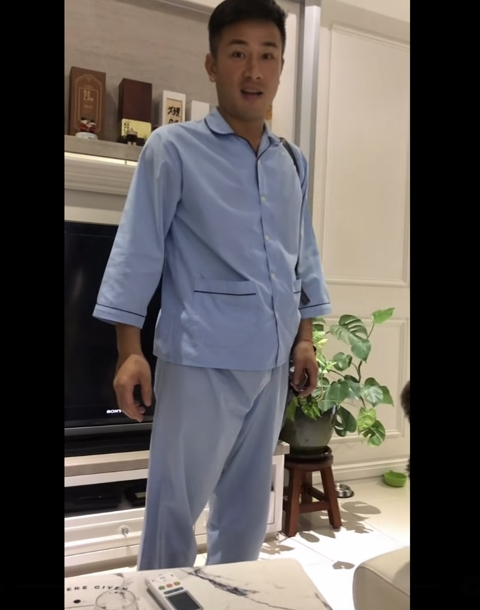 傅子純穿著戲服就回家。翻攝Corrinna Lee 臉書