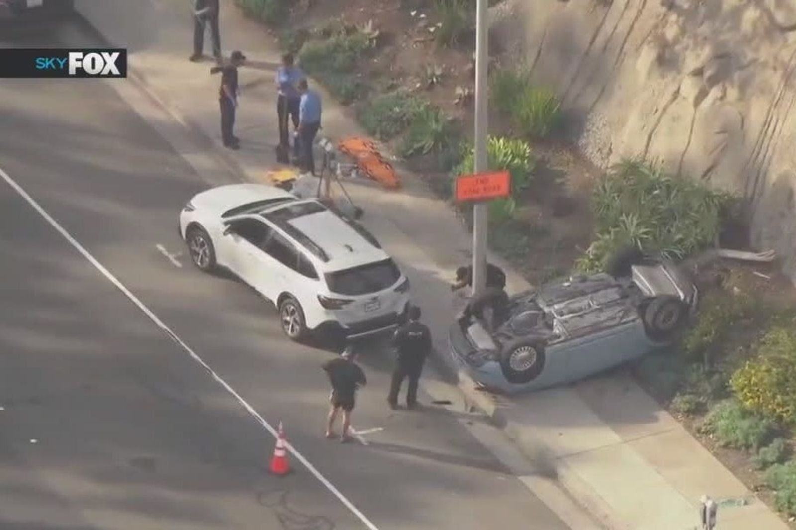 父陪15歲女兒練車突爆衝！疑「誤踩油門」墜4樓高慘死　