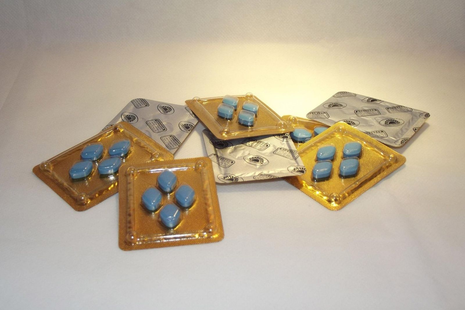 不只能重振雄風！研究：威而鋼能預防「骨質疏鬆、失智症」