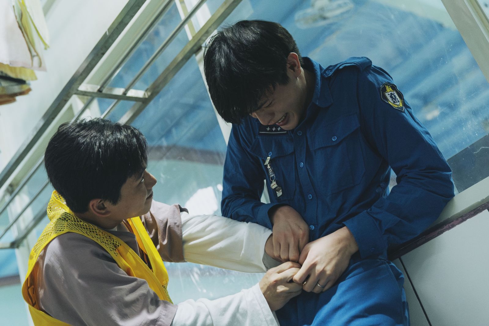 金鐘男配竟「獄中強暴菜鳥」　震撼摸全身畫面曝光！被害人悲喊「人生崩塌」