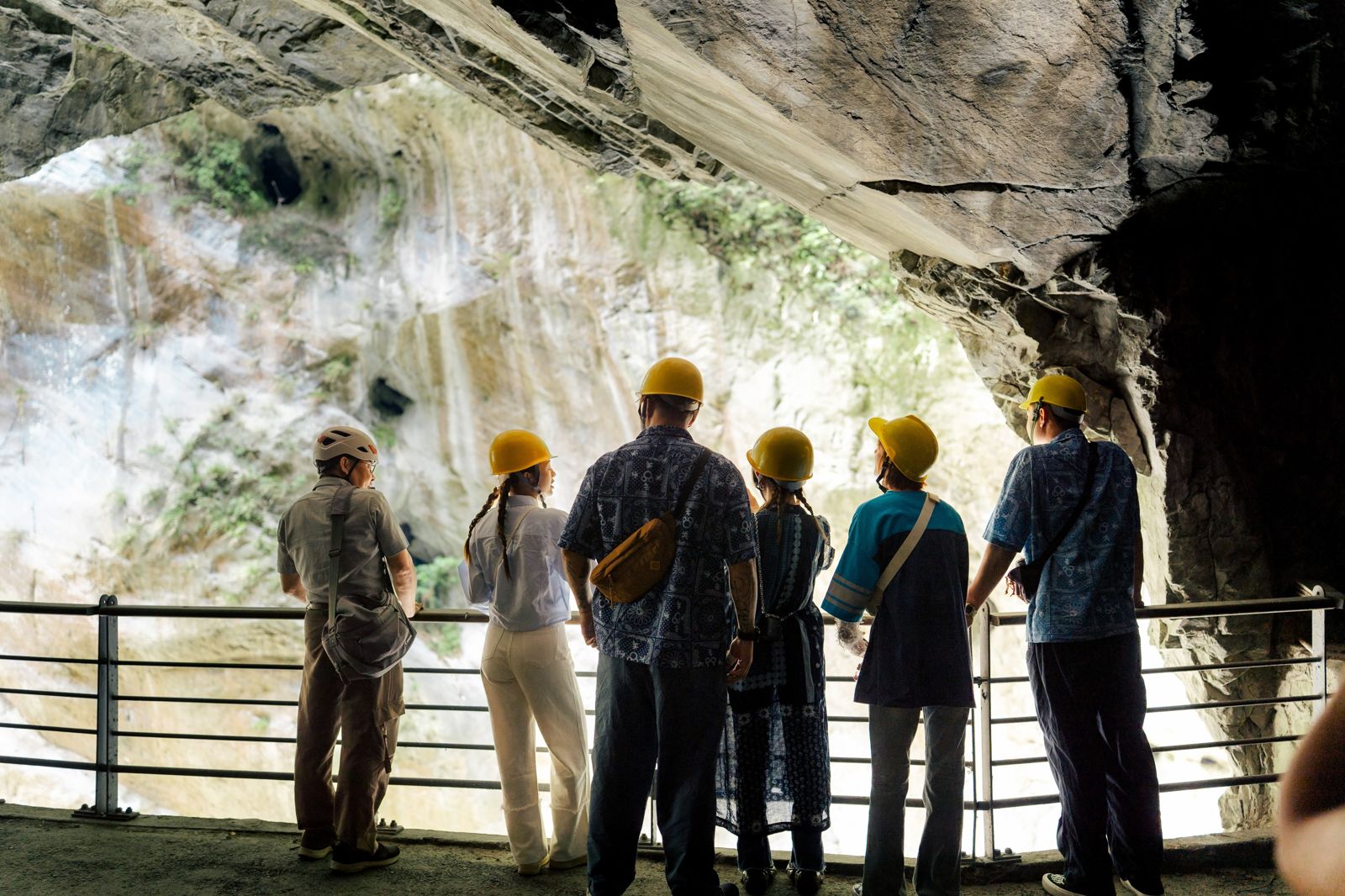 險象環生!花蓮太魯閣拍攝遇落石。好看娛樂提供