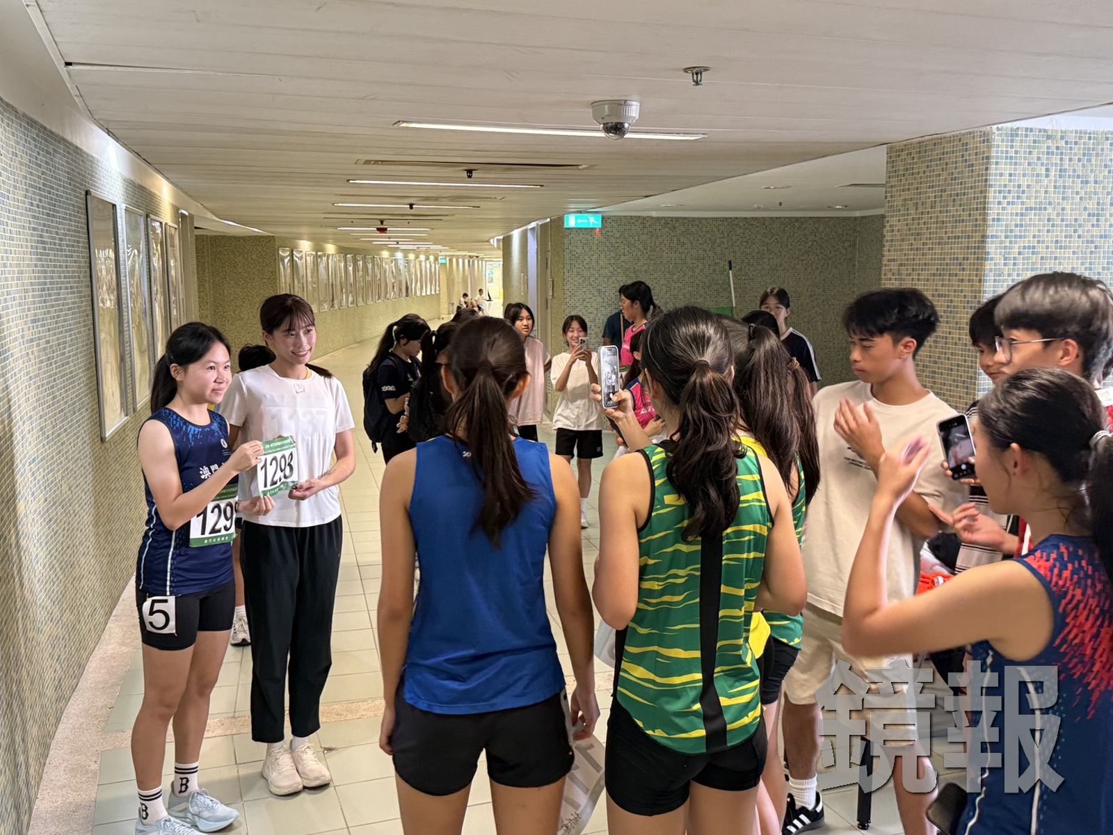 直擊／張博雅澳門人氣爆棚！男粉從山東追來求合照