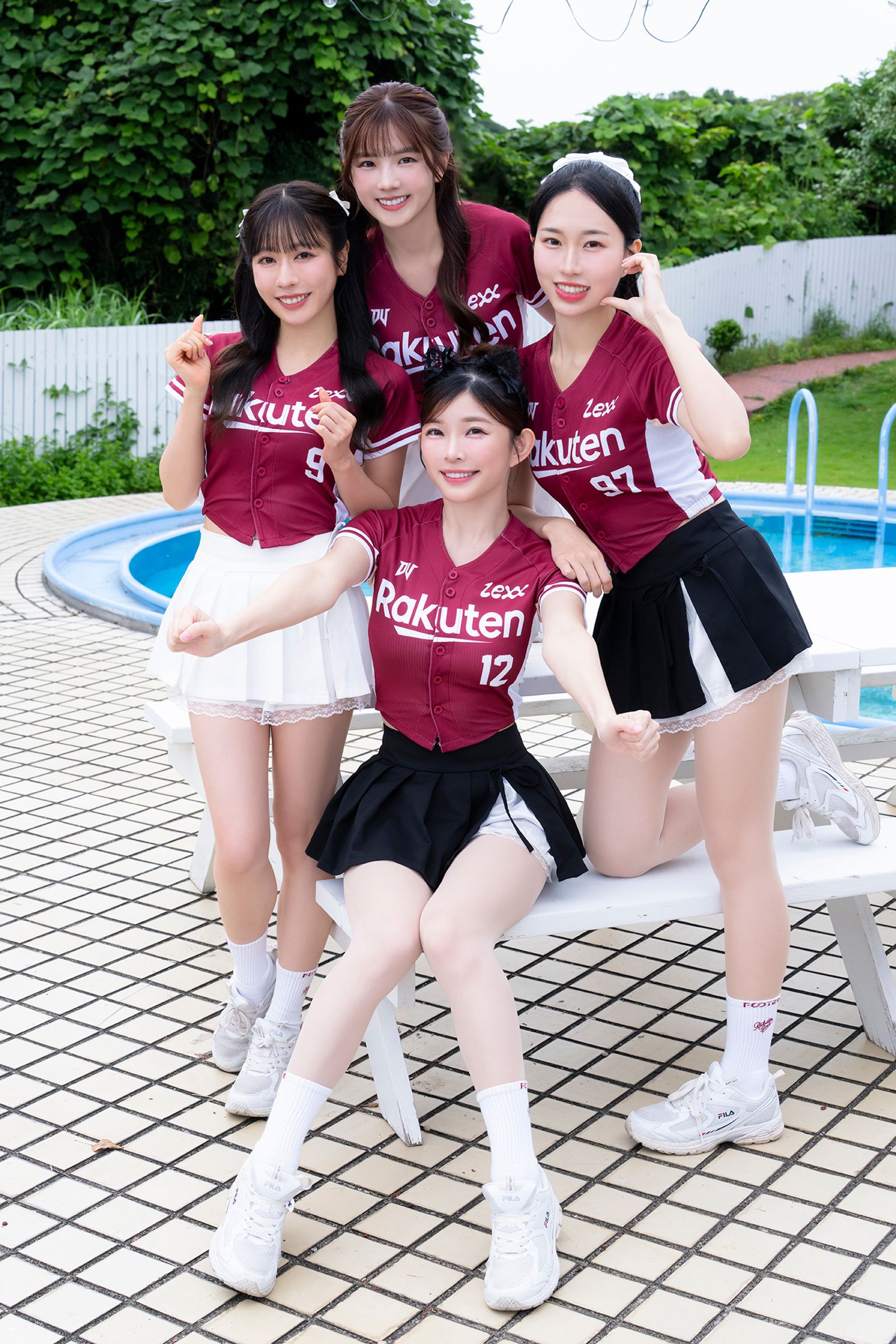 樂天女孩進軍日本。樂天桃猿提供