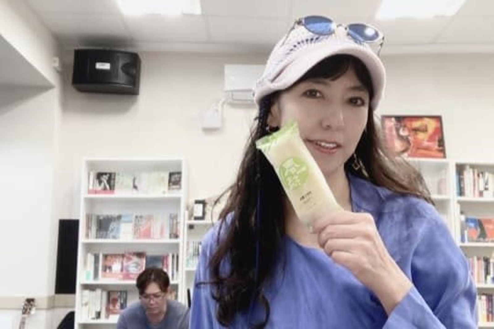 影壇才女悄然辭世!影評人吳孟樵驚傳癌逝「從不說苦」 藍祖蔚證實:戲院最後一排專屬位永空