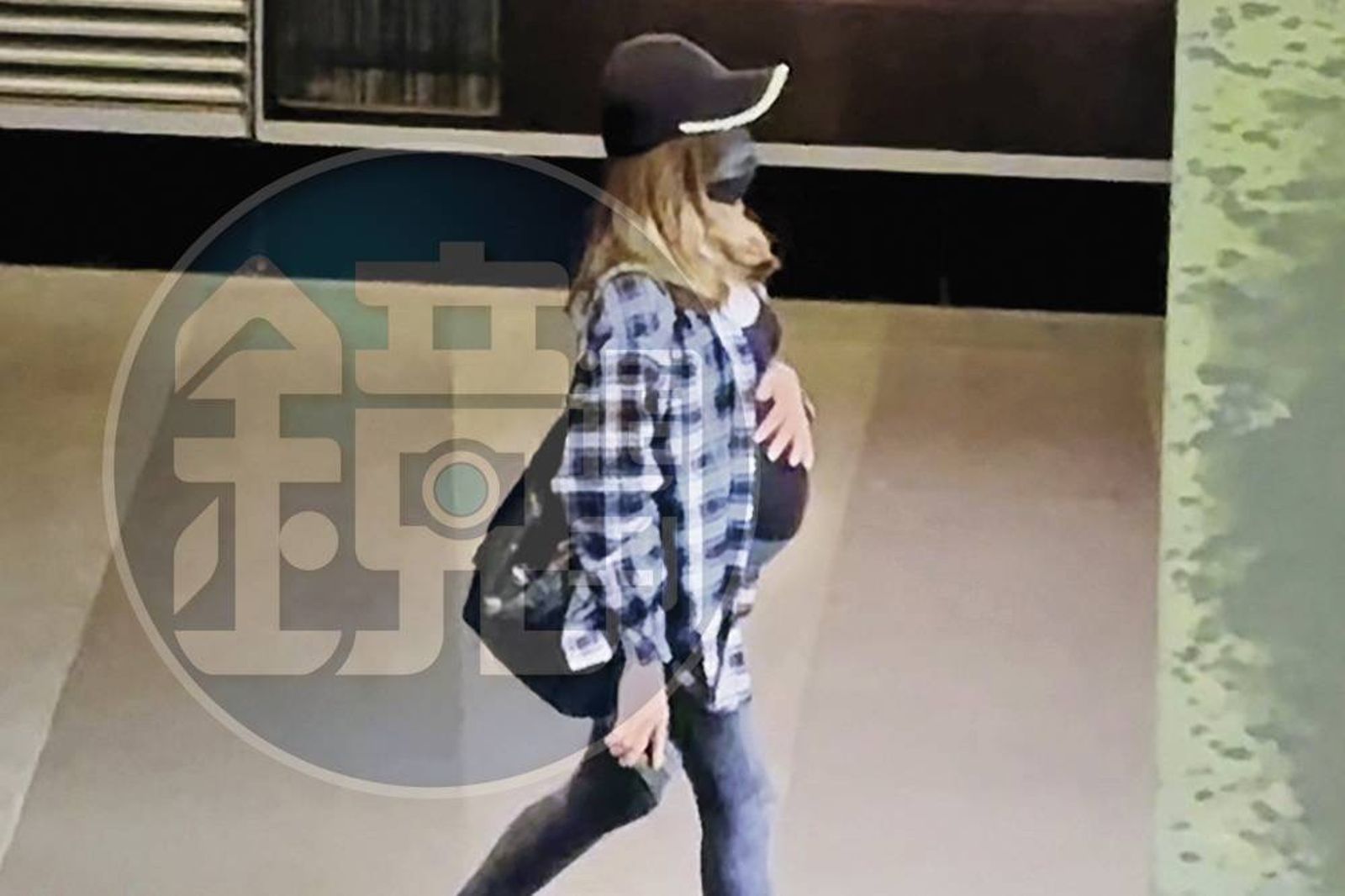 遮不住了！　許瑋甯孕肚正面曝光　挺大腹圍疑秋天臨盆