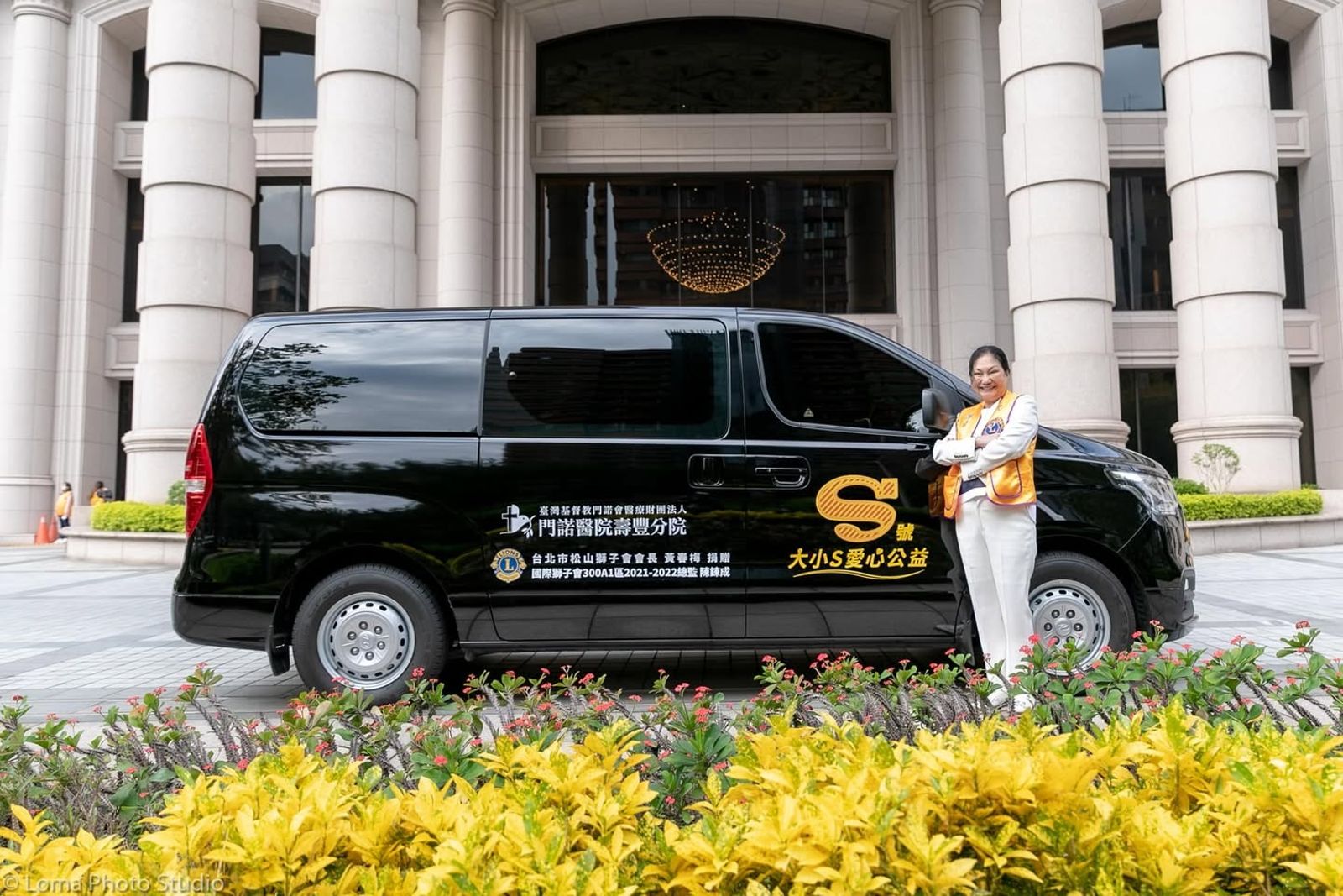 S媽曝光之前和大S一起捐贈的救護車。翻攝S媽臉書