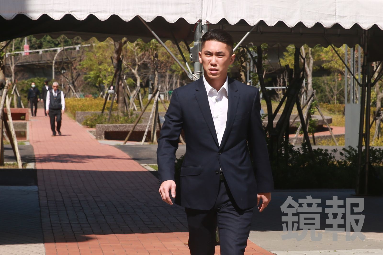 吳敦告別式／新書發表公開稱「義子」　民眾黨新北市議員現身送吳敦